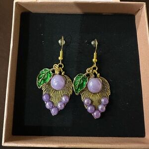 New Vintage-style Purple and Gold Grape Earrings